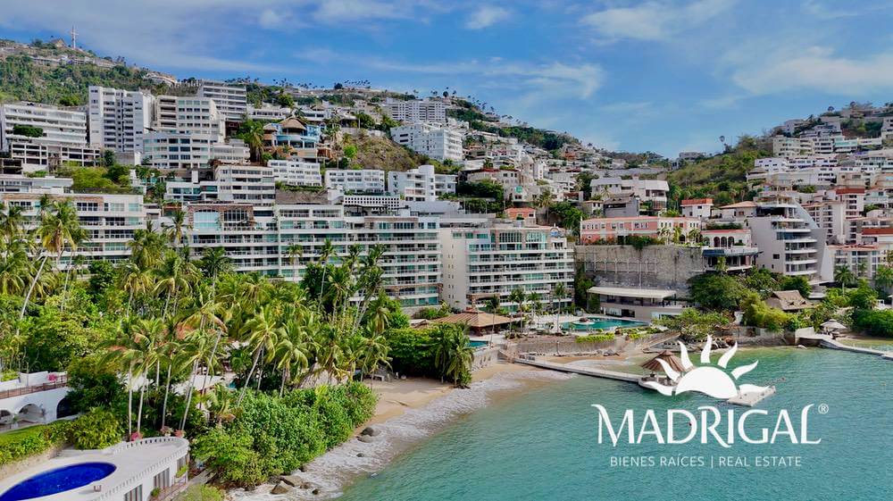 Villas Alejandra - Pent House en venta en Brisas Guitarrón Acapulco frente a playa