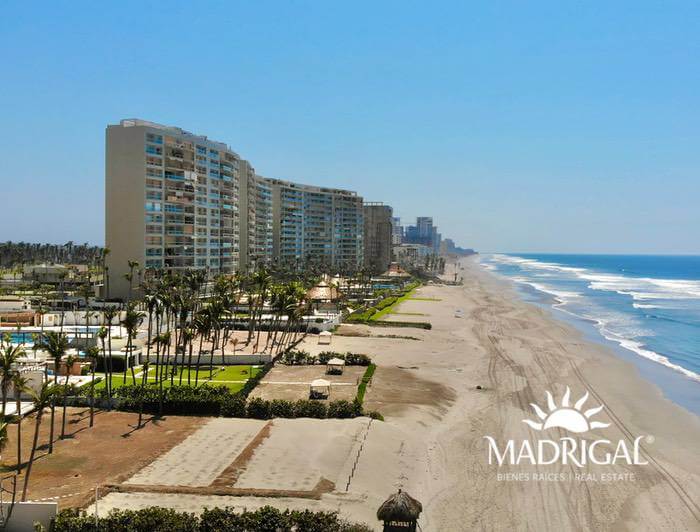 Departamento en venta en Playamar Diamante de cuatro recámaras frente al mar en Playa Diamante