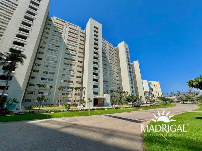 Departamento en venta en Playamar Diamante de cuatro recámaras frente al mar en Playa Diamante