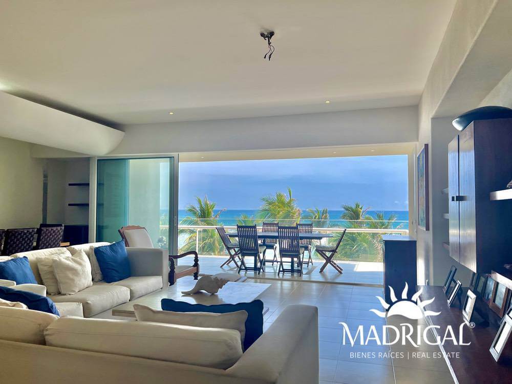 Departamento en venta en Playamar Diamante de cuatro recámaras frente al mar en Playa Diamante