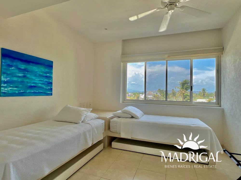 Departamento en venta en Playamar Diamante de cuatro recámaras frente al mar en Playa Diamante