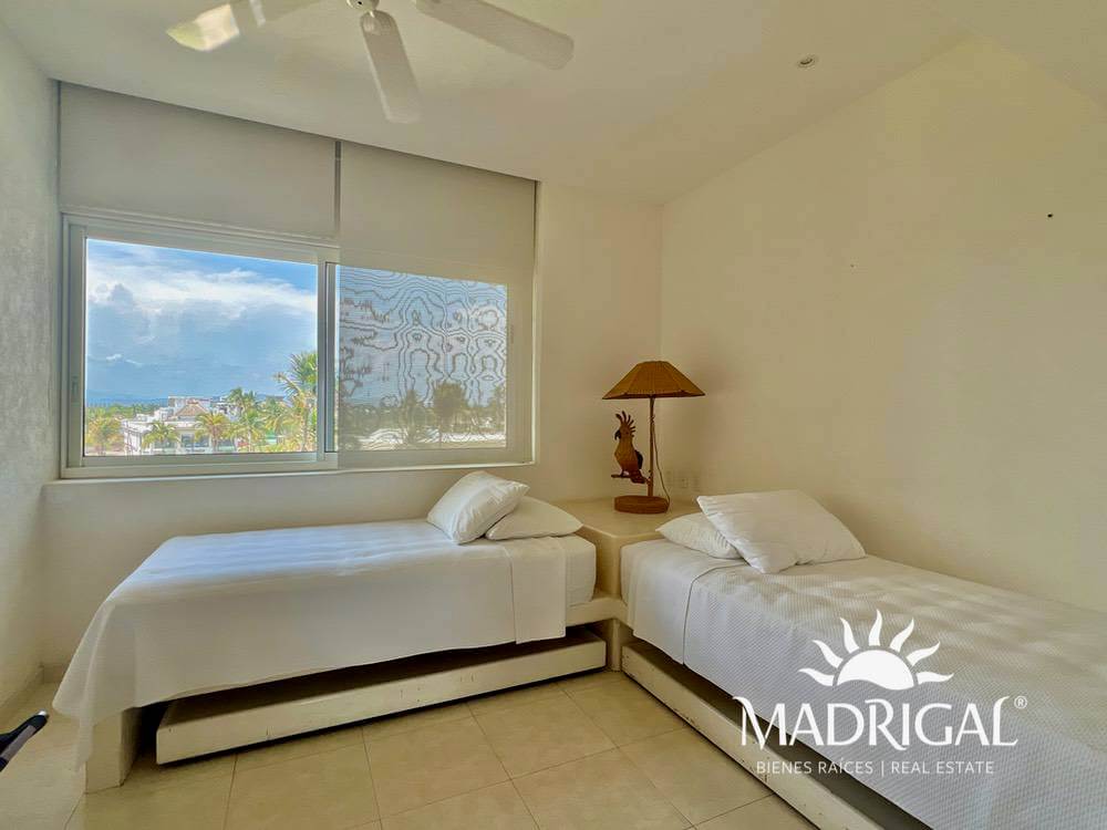 Departamento en venta en Playamar Diamante de cuatro recámaras frente al mar en Playa Diamante