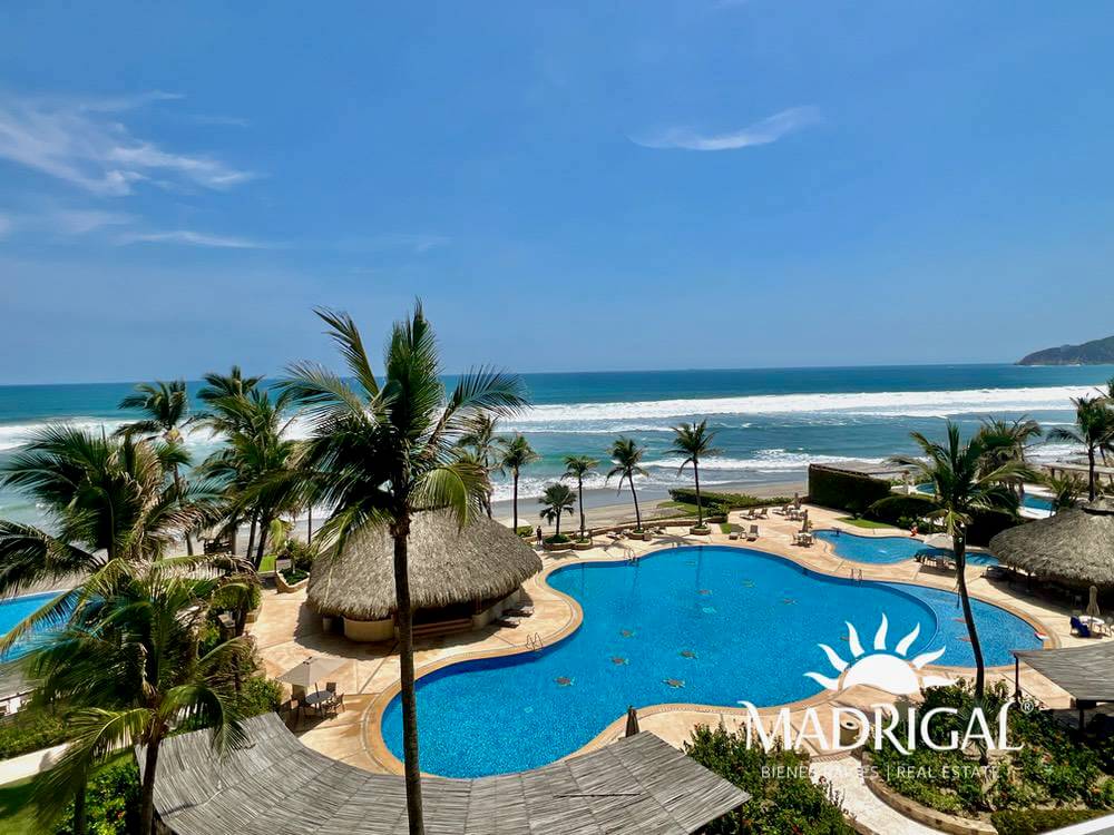Departamento en venta en Playamar Diamante de cuatro recámaras frente al mar en Playa Diamante