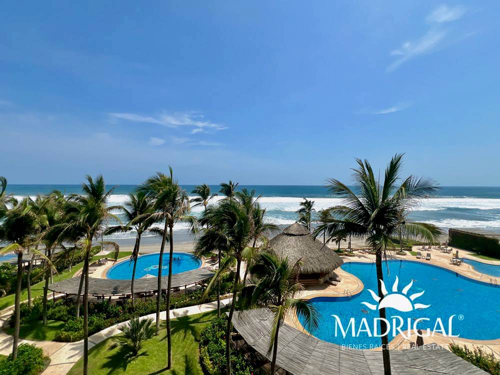 Departamento en venta en Playamar Diamante de cuatro recámaras frente al mar en Playa Diamante