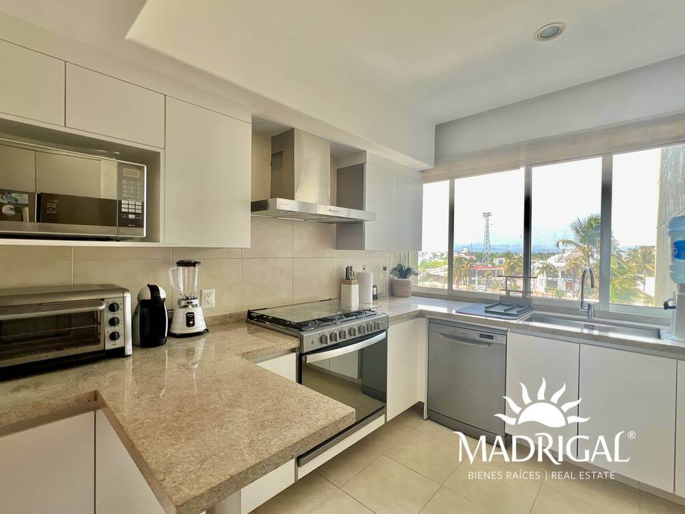 Departamento en venta en Playamar Diamante de cuatro recámaras frente al mar en Playa Diamante