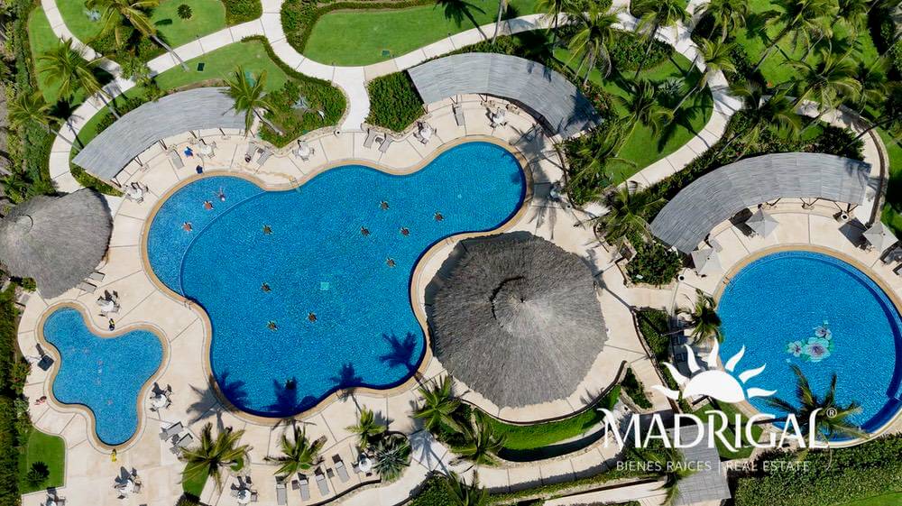 Departamento en venta en Playamar Diamante de cuatro recámaras frente al mar en Playa Diamante
