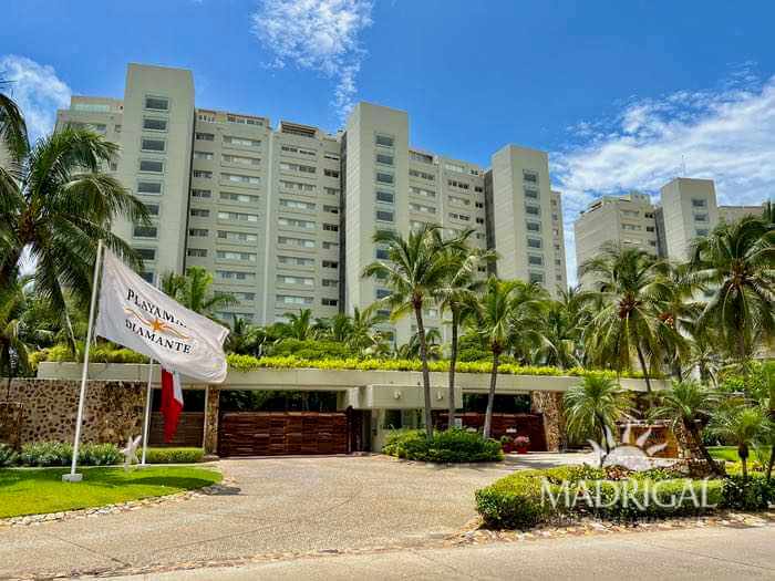 Playamar Diamante |Departamento en venta de tres recámaras frente al mar en Playa Diamante