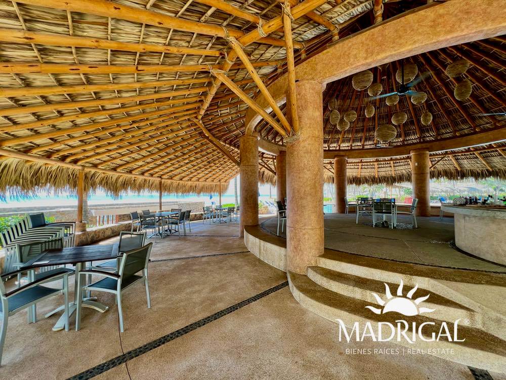 Club Playamar 1| Departamento en venta de cuatro recámaras frente al mar