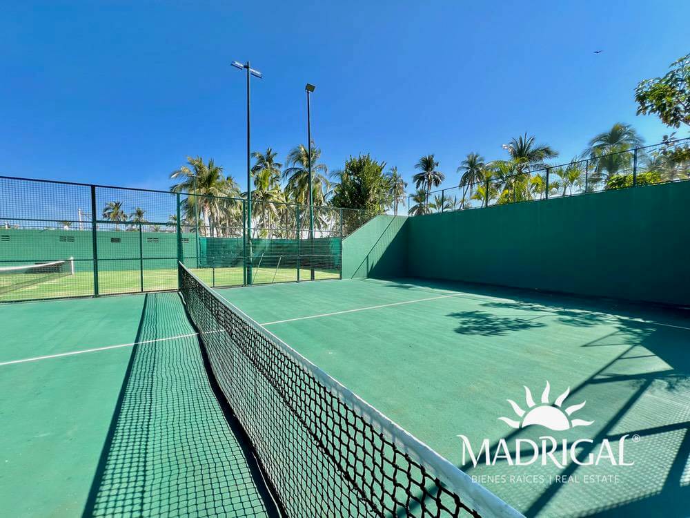 Club Playamar 1| Departamento en venta de cuatro recámaras frente al mar