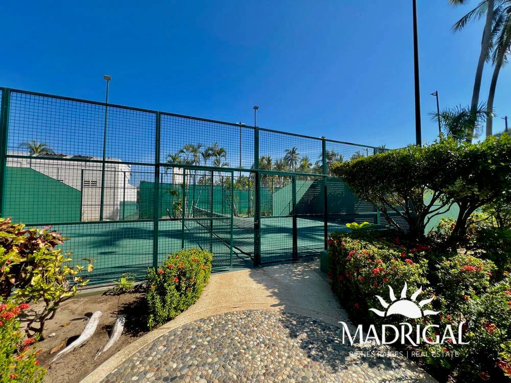 Club Playamar 1| Departamento en venta de cuatro recámaras frente al mar