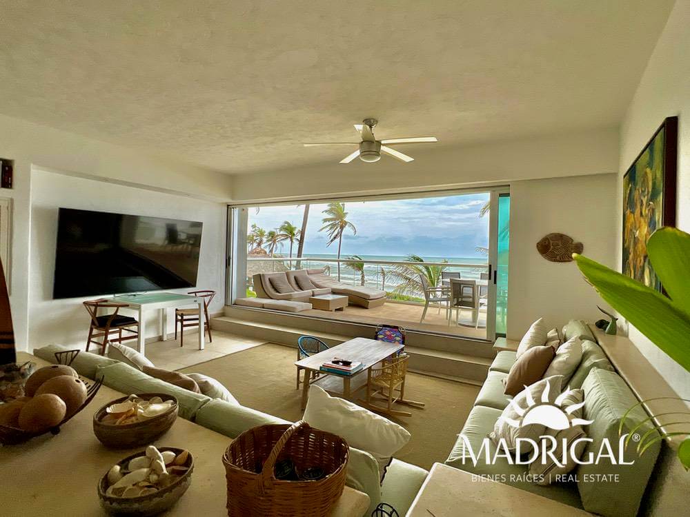 Club Playamar 1| Departamento en venta de cuatro recámaras frente al mar