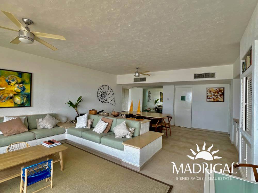 Club Playamar 1| Departamento en venta de cuatro recámaras frente al mar