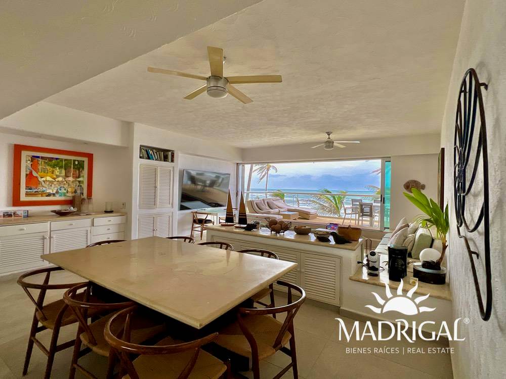 Club Playamar 1| Departamento en venta de cuatro recámaras frente al mar