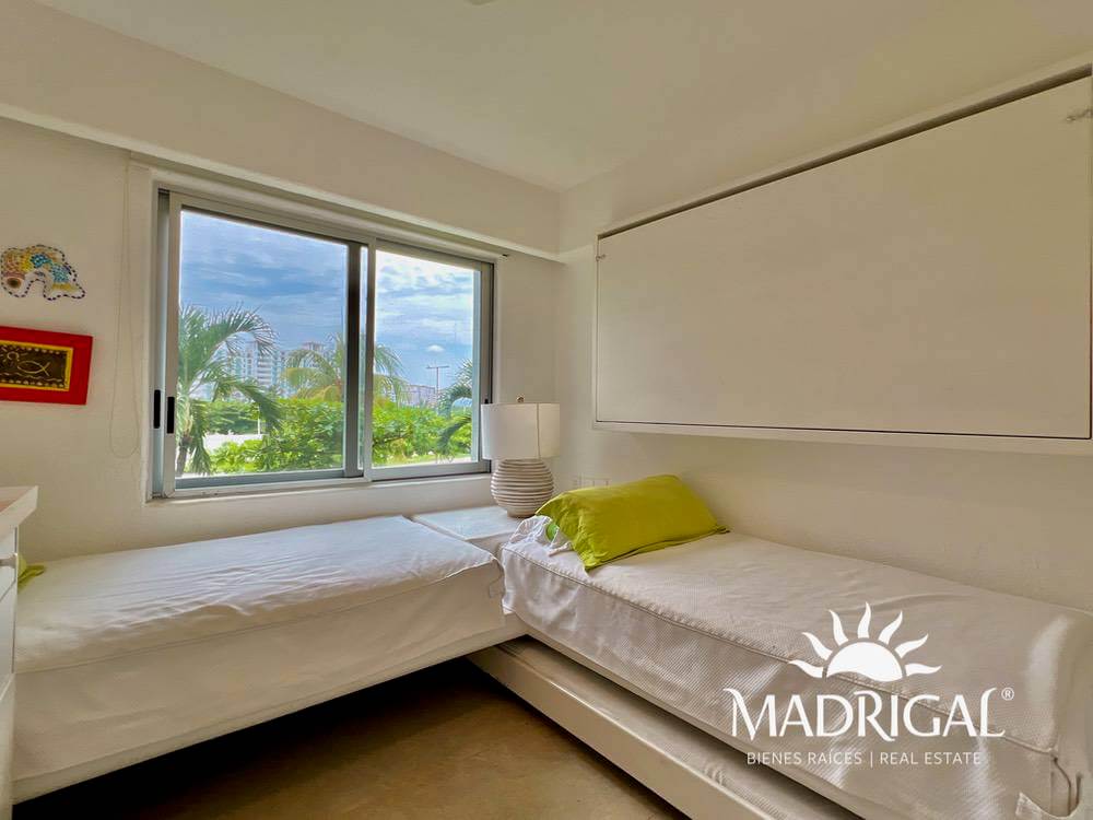 Club Playamar 1| Departamento en venta de cuatro recámaras frente al mar