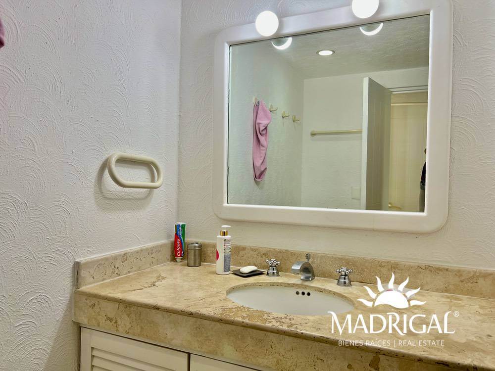 Club Playamar 1| Departamento en venta de cuatro recámaras frente al mar