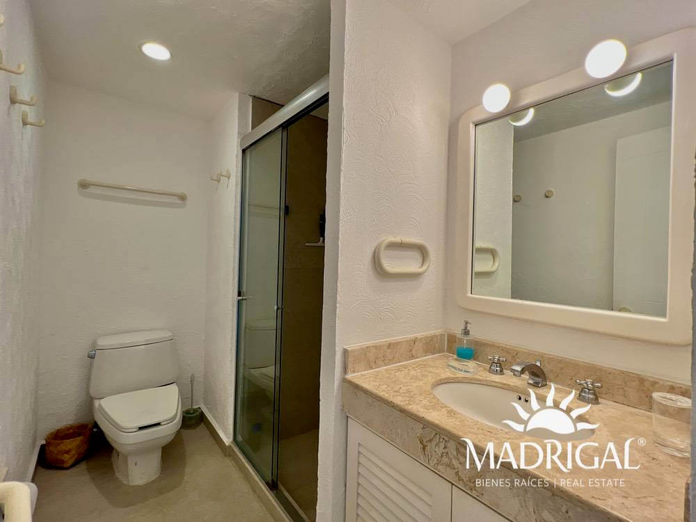 Club Playamar 1| Departamento en venta de cuatro recámaras frente al mar