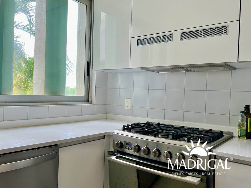 Club Playamar 1| Departamento en venta de cuatro recámaras frente al mar
