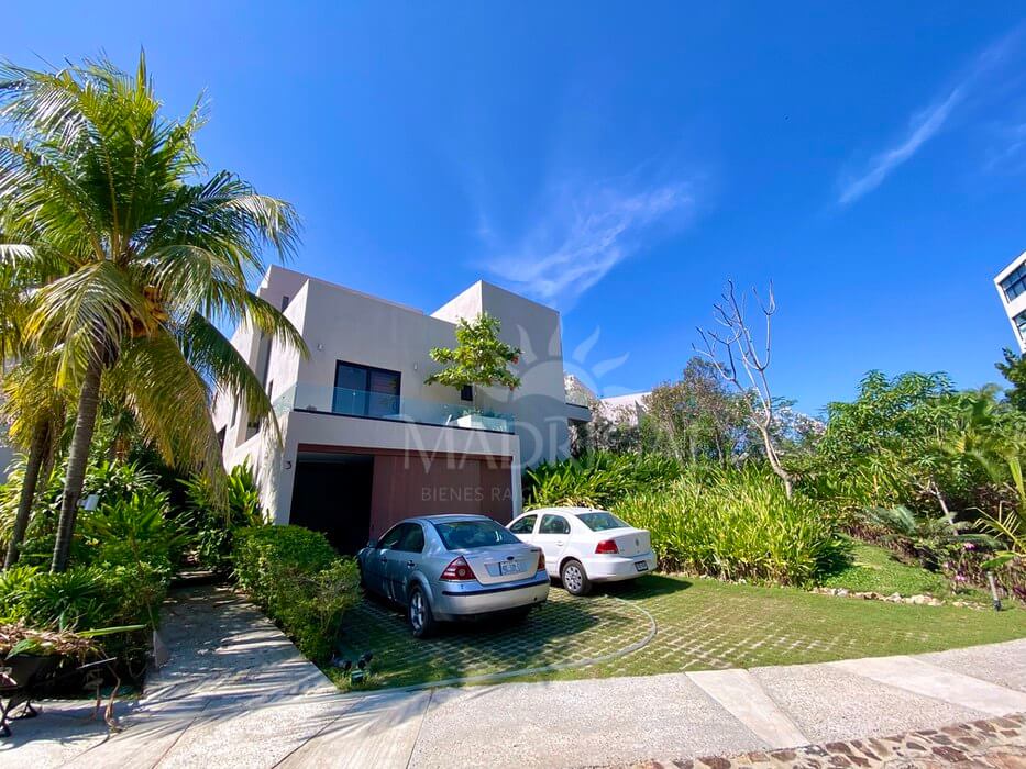 Residencias Tres Vidas – Villa en venta frente al campo de Golf