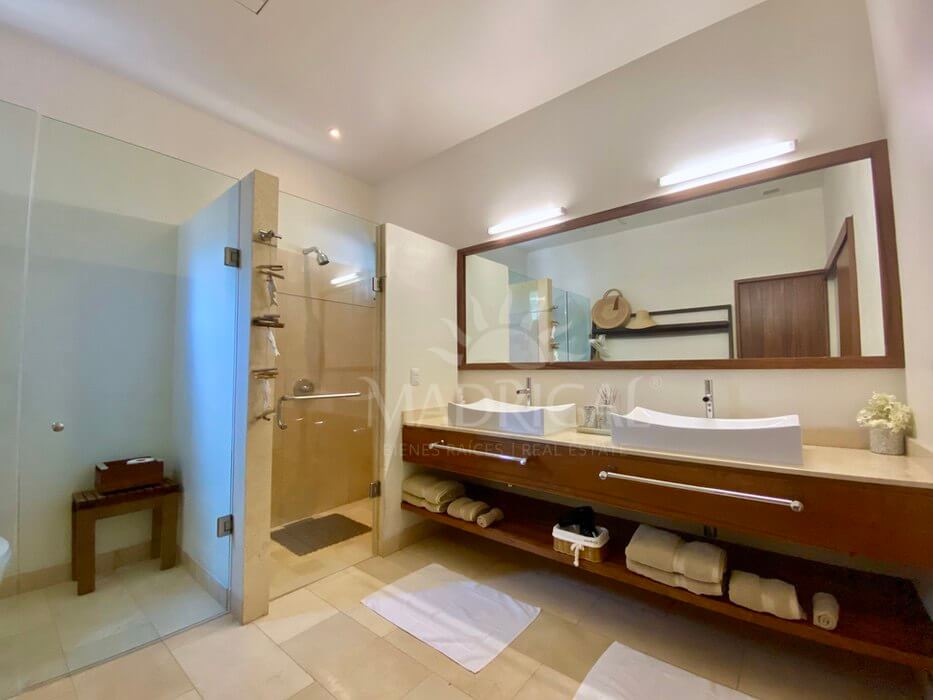Residencias Tres Vidas – Villa en venta frente al campo de Golf