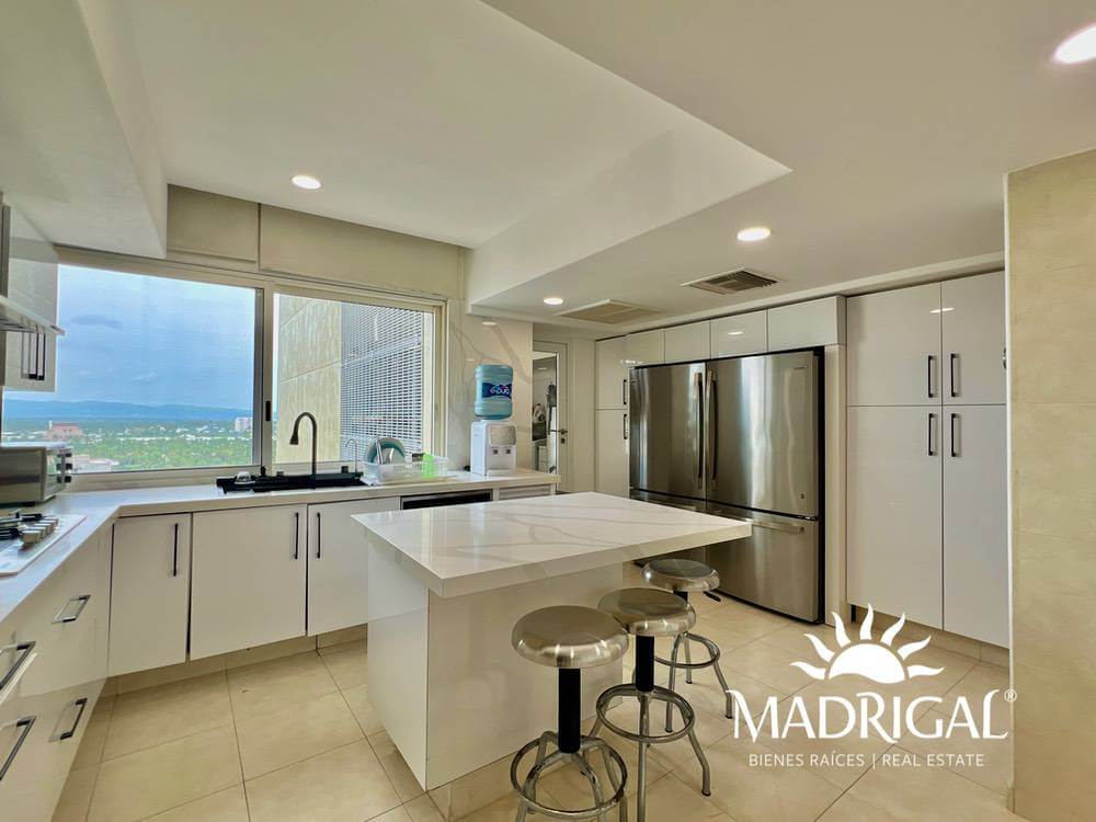 Playamar Diamante |exclusivo Departamento en Venta de seis Recámaras Frente Al Mar en Playa Diamante