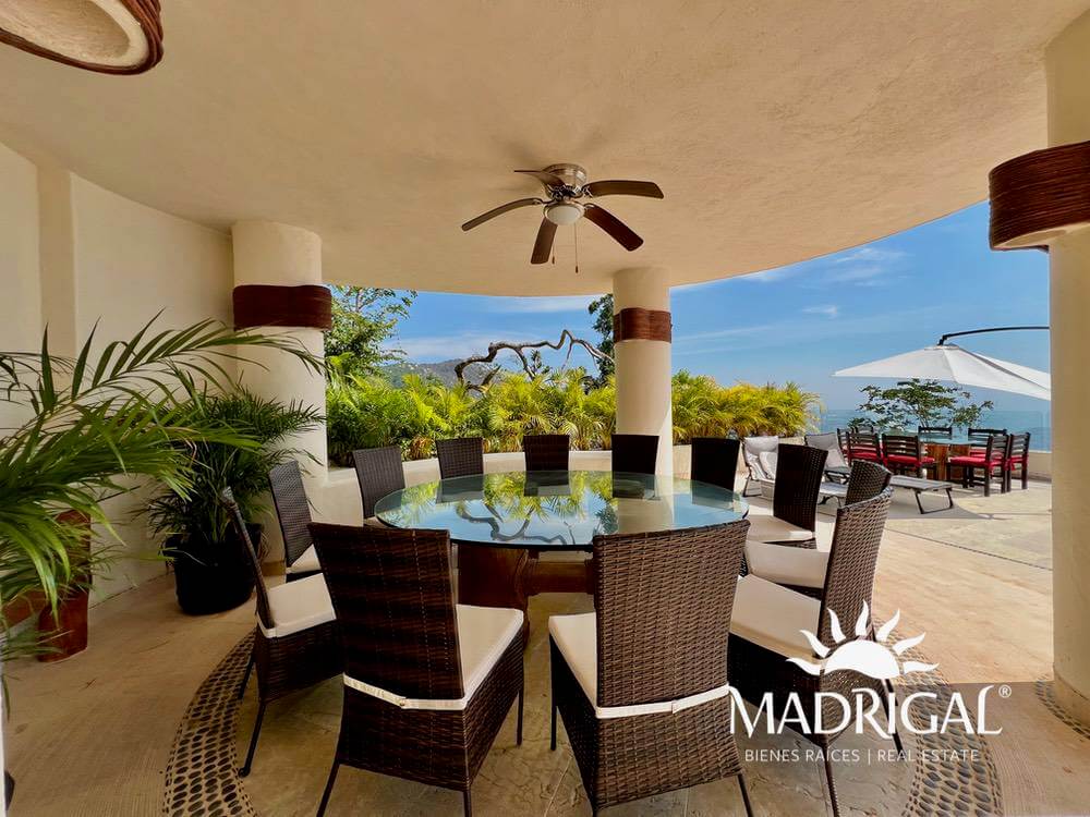 Cascada de la Cima | Exclusiva villa con techos de palapa y excelente vista a Playa Diamante