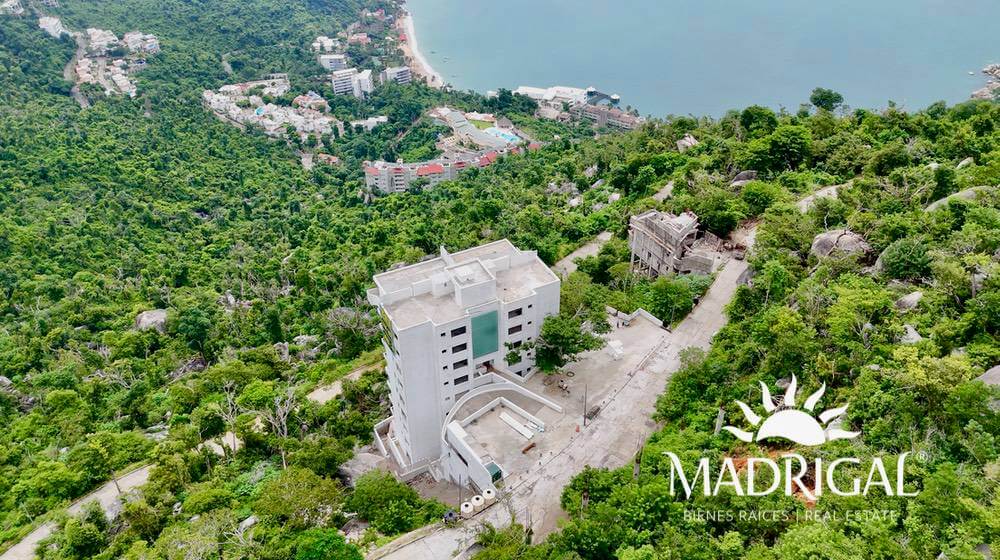 Terreno en venta en el Fraccionamiento Brisas Marques de 1410 m2 en Acapulco con vista a Playa Diamante