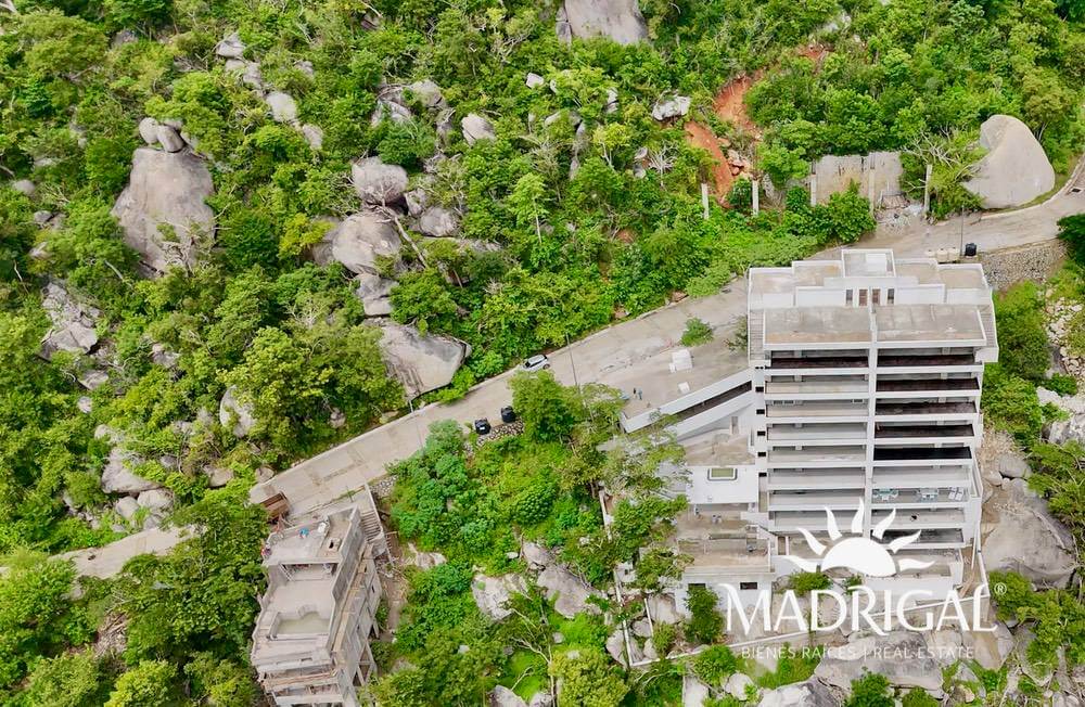 Terreno en venta en el Fraccionamiento Brisas Marques de 1410 m2 en Acapulco con vista a Playa Diamante