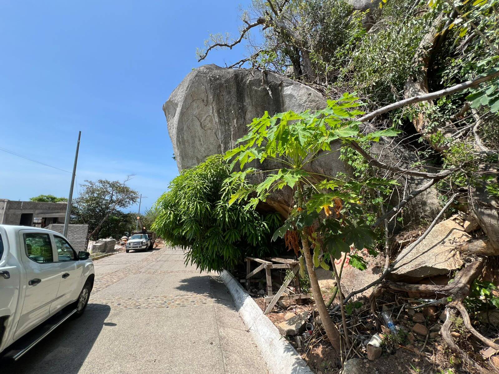 Terreno en venta en el Fraccionamiento Brisas Marques de 1410 m2 en Acapulco con vista a Playa Diamante