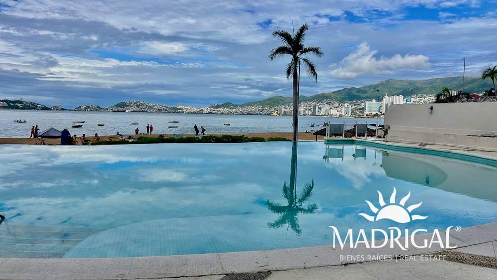 La Jolla, departamento frente a playa en la bahía de Acapulco