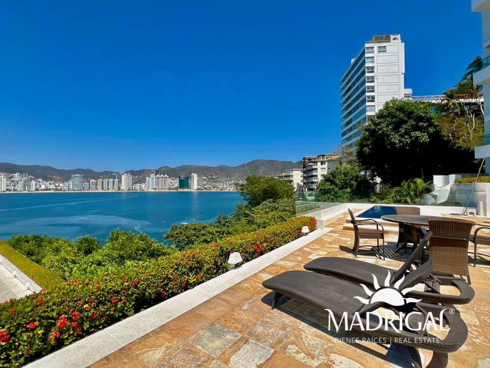 Montemar - Departamento para su reconstrucción frente al mar con muelle