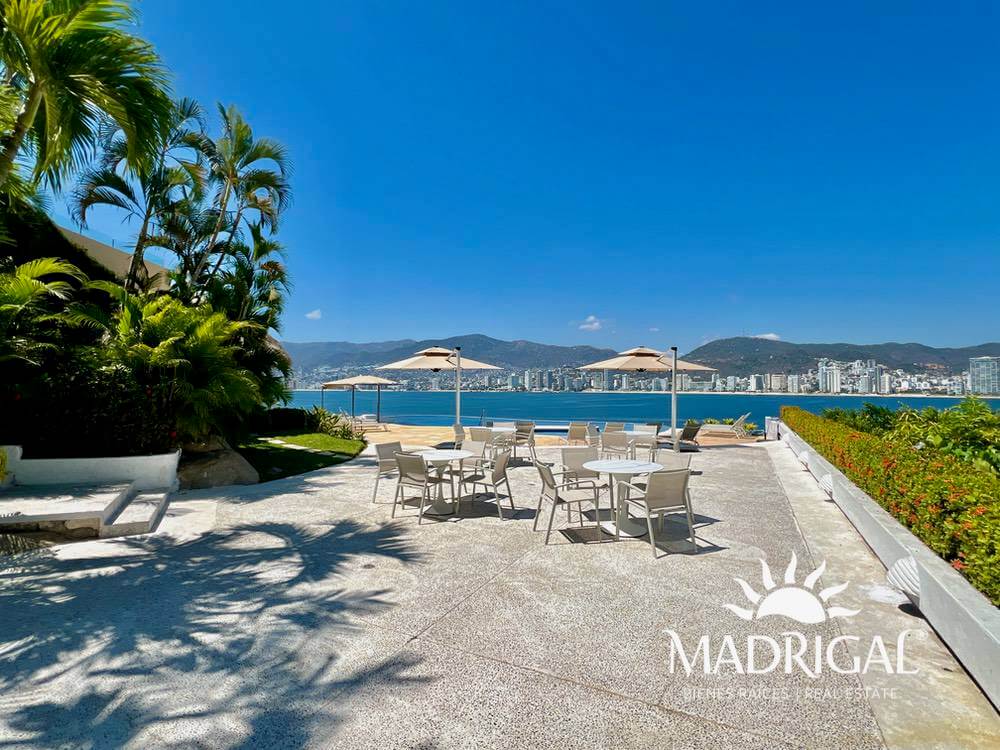 Montemar - Departamento para su reconstrucción frente al mar con muelle