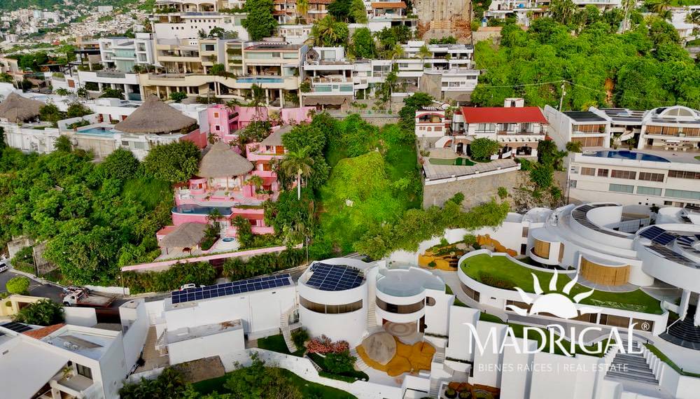 Exclusiva casa en venta en Marina Brisas con un terreno adicional de 1000 m2 con proyecto