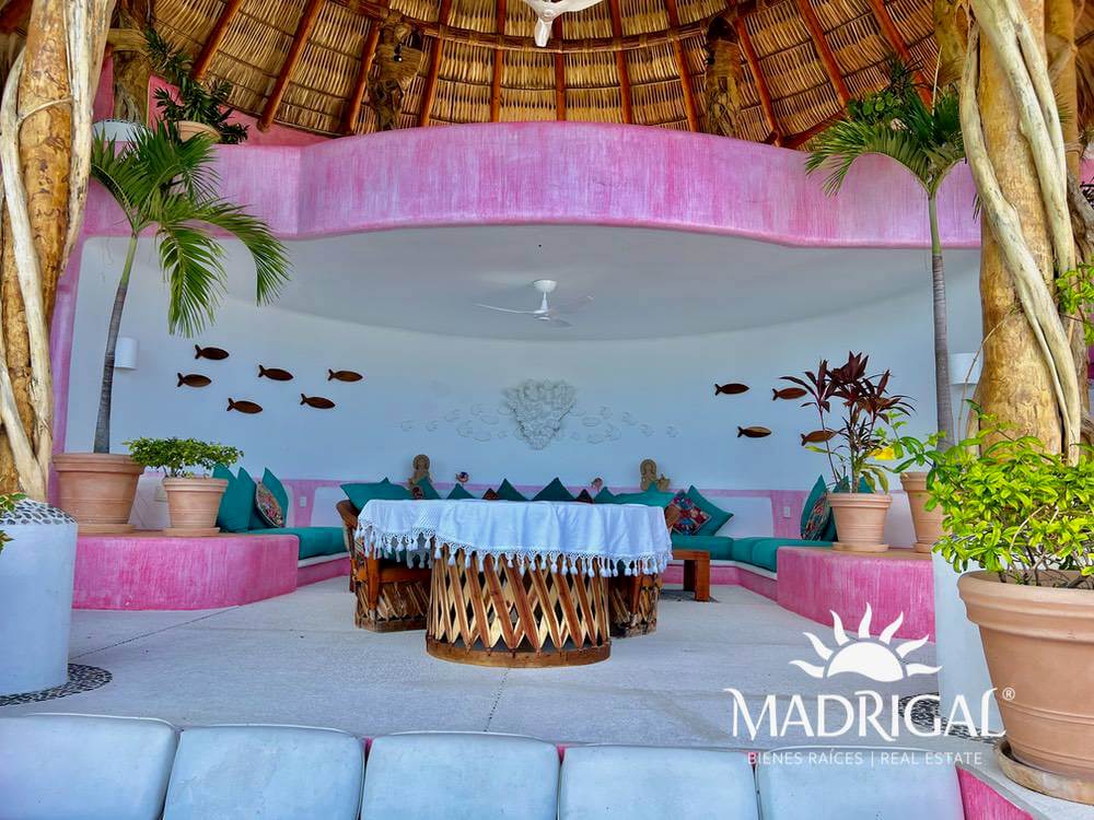 Exclusiva casa en venta en Marina Brisas con un terreno adicional de 1000 m2 con proyecto