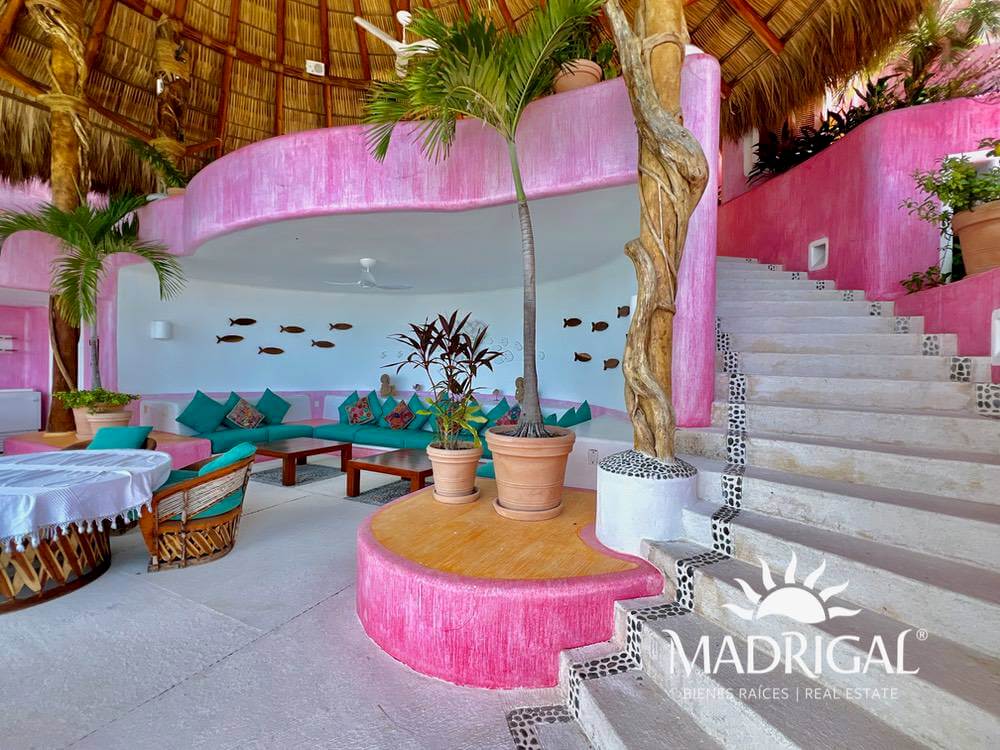 Exclusiva casa en venta en Marina Brisas con un terreno adicional de 1000 m2 con proyecto