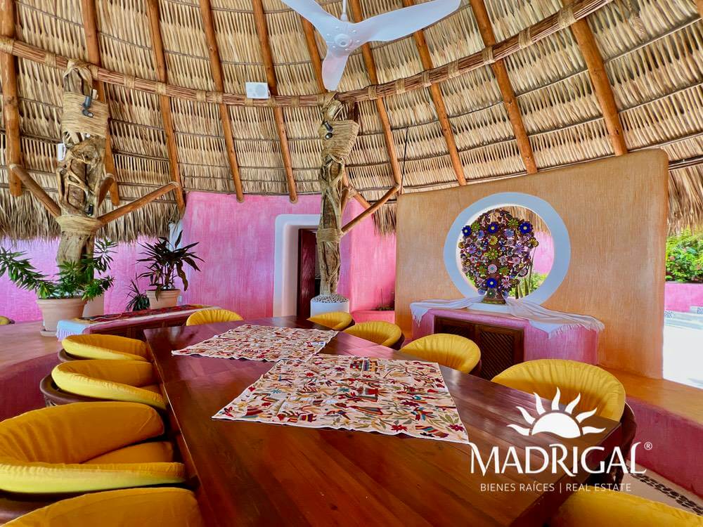 Exclusiva casa en venta en Marina Brisas con un terreno adicional de 1000 m2 con proyecto