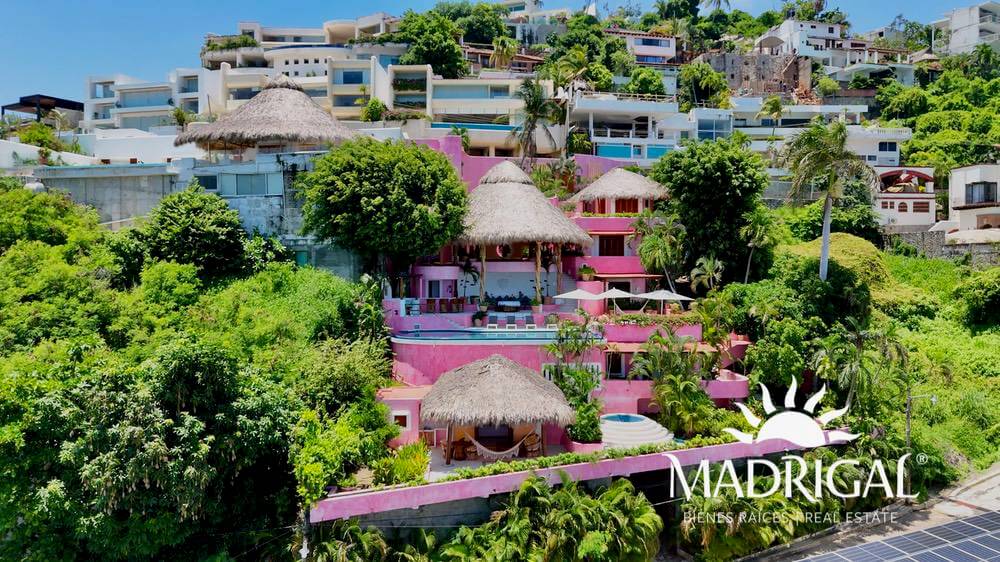 Exclusiva casa en venta en Marina Brisas con un terreno adicional de 1000 m2 con proyecto