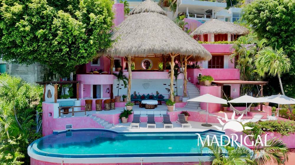 Exclusiva casa en venta en Marina Brisas con un terreno adicional de 1000 m2 con proyecto