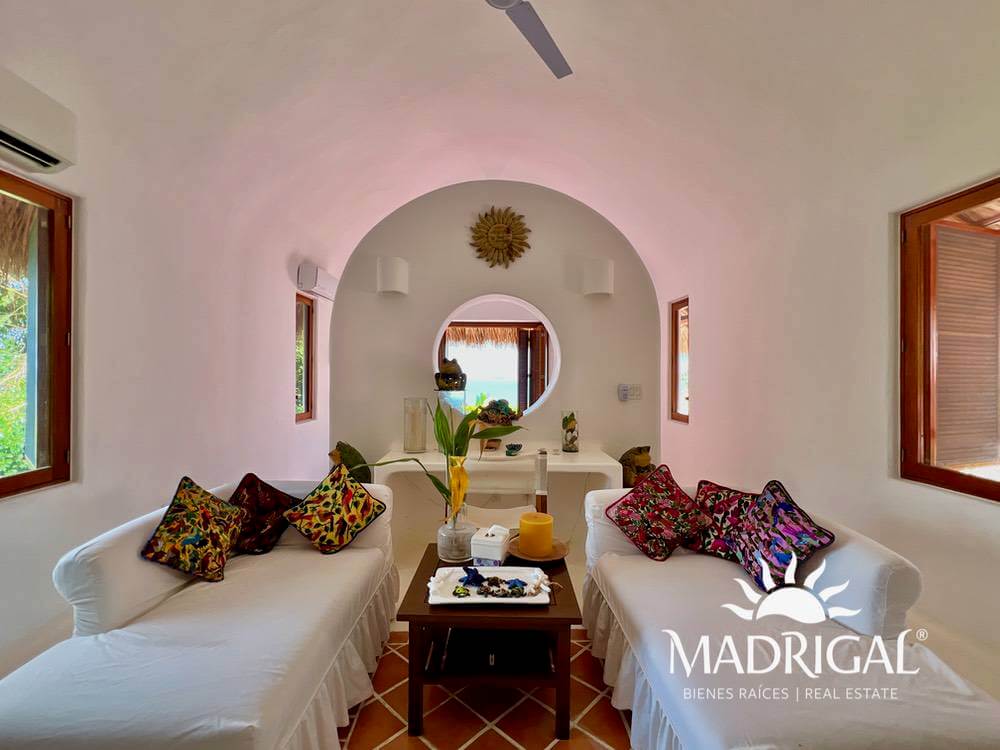 Exclusiva casa en venta en Marina Brisas con un terreno adicional de 1000 m2 con proyecto