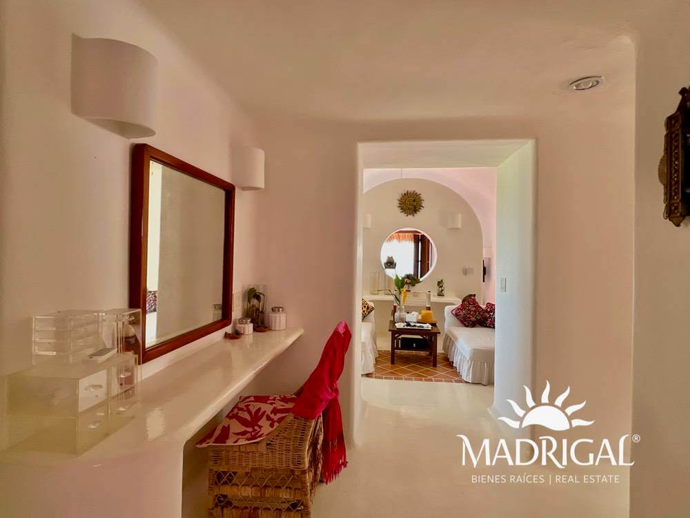 Exclusiva casa en venta en Marina Brisas con un terreno adicional de 1000 m2 con proyecto