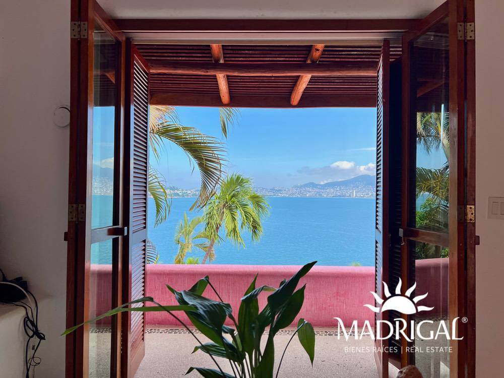 Exclusiva casa en venta en Marina Brisas con un terreno adicional de 1000 m2 con proyecto