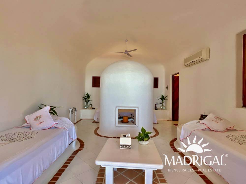 Exclusiva casa en venta en Marina Brisas con un terreno adicional de 1000 m2 con proyecto