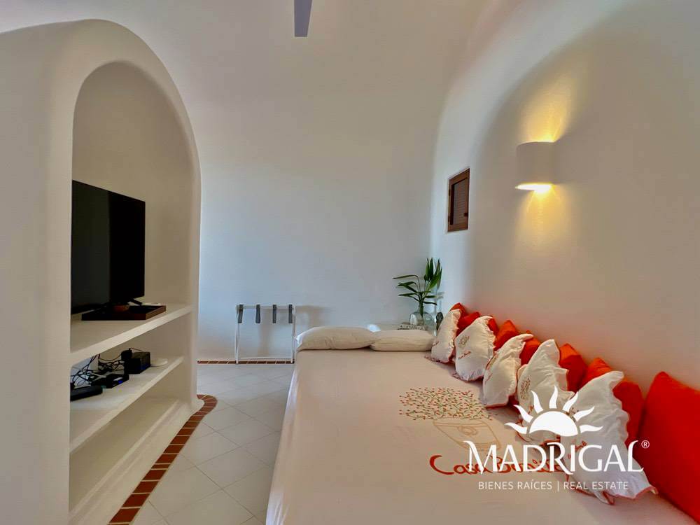 Exclusiva casa en venta en Marina Brisas con un terreno adicional de 1000 m2 con proyecto