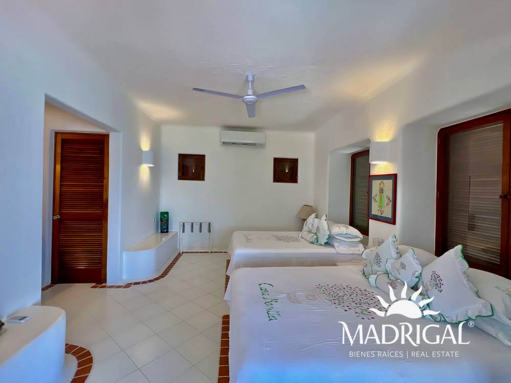 Exclusiva casa en venta en Marina Brisas con un terreno adicional de 1000 m2 con proyecto