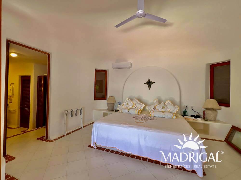 Exclusiva casa en venta en Marina Brisas con un terreno adicional de 1000 m2 con proyecto