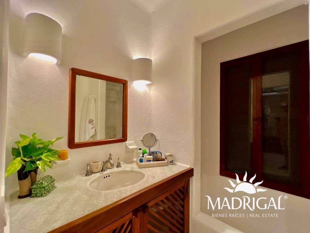 Exclusiva casa en venta en Marina Brisas con un terreno adicional de 1000 m2 con proyecto