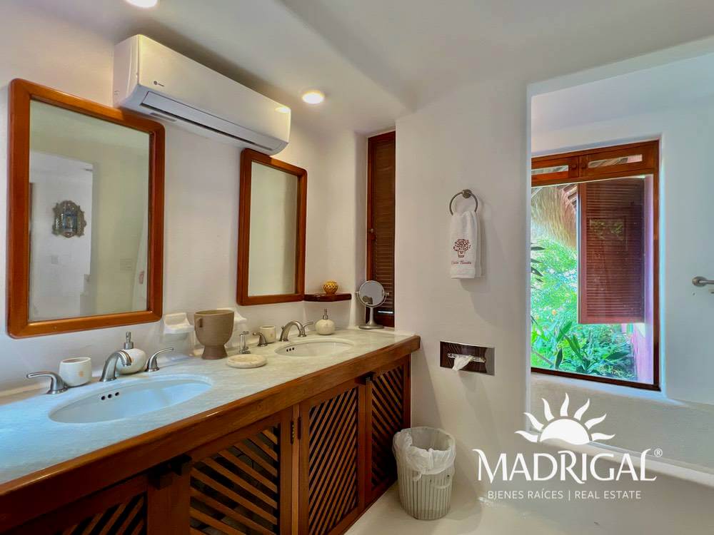 Exclusiva casa en venta en Marina Brisas con un terreno adicional de 1000 m2 con proyecto