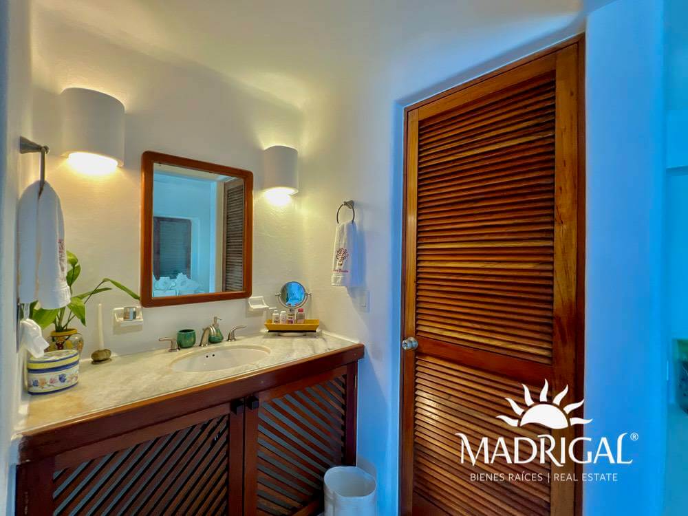 Exclusiva casa en venta en Marina Brisas con un terreno adicional de 1000 m2 con proyecto