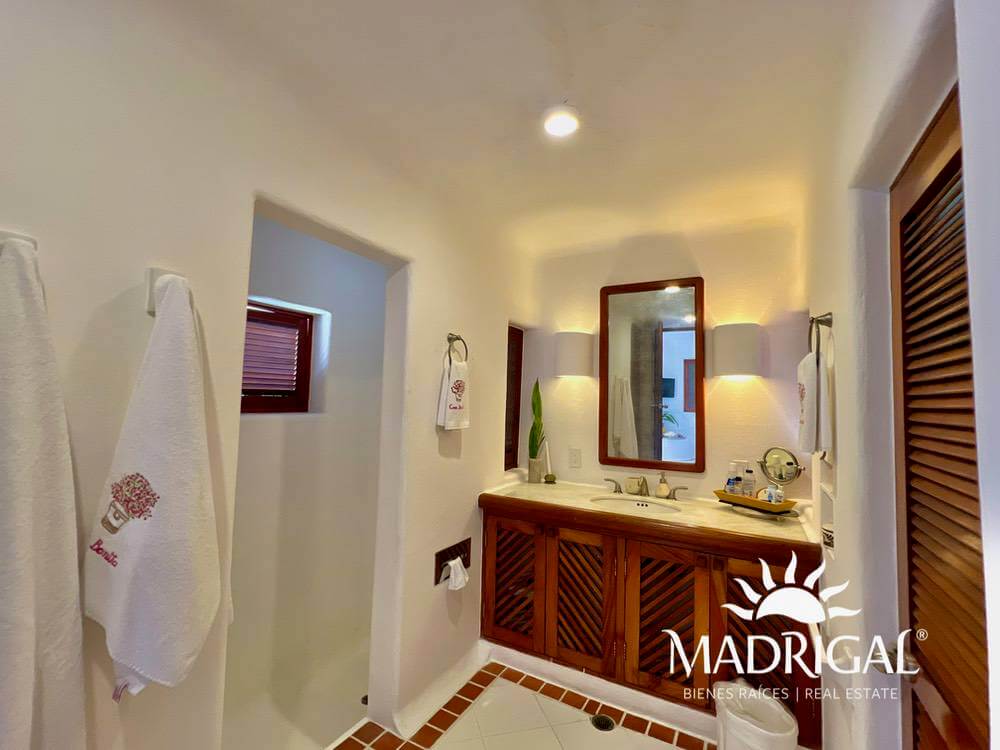 Exclusiva casa en venta en Marina Brisas con un terreno adicional de 1000 m2 con proyecto