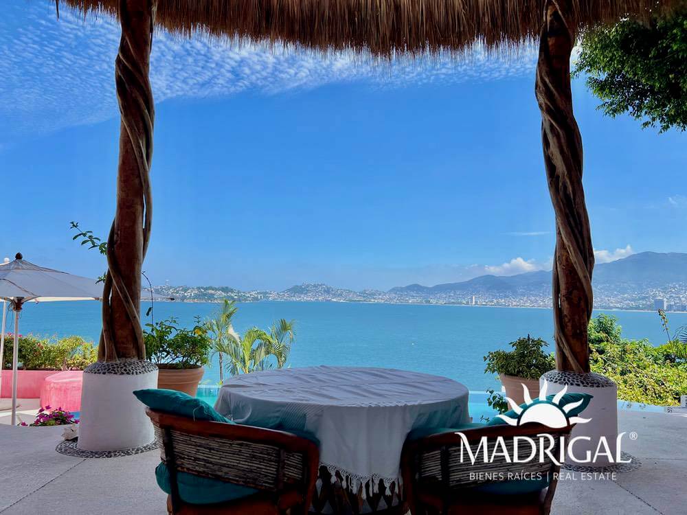 Exclusiva casa en venta en Marina Brisas con un terreno adicional de 1000 m2 con proyecto