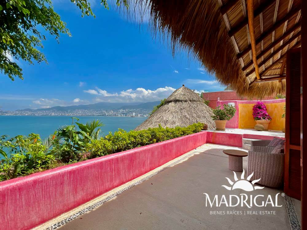 Exclusiva casa en venta en Marina Brisas con un terreno adicional de 1000 m2 con proyecto